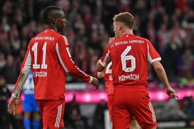 01.11.2025, xjrdrx, Fussball 1.Bundesliga, FC Bayern Muenchen - Bayer 04 Leverkusen v.l. Torjubel nach dem Tor zum celebrating the goal celebrate 2:0 durch Nicolas Jackson (FC Bayern Muenchen) (DFL DFB REGULATIONS PROHIBIT ANY USE OF PHOTOGRAPHS as IMAGE SEQUENCES and or QUASI-VIDEO) Muenchen