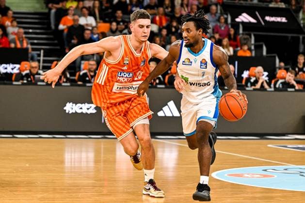 GER, BBL, ratiopharm Ulm vs Skyliners Frankfurt 01.11.2025, ratiopharm arena, Neu-Ulm, GER, BBL, ratiopharm Ulm vs Skyliners Frankfurt, im Bild Diego Garavaglia (Ulm, 23), Isaiah Swope (Frankfurt, 1)