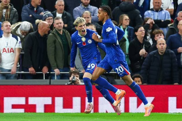 Tottenham Hotspur v Chelsea, Premier League Chelsea forward Joao Pedro (20) celebrates his goal with Chelsea forward Alejandro Garnacho (49) during the Tottenham Hotspur v Chelsea Premier League match at the Tottenham Hotspur Stadium, London, England on 1 November 2025 Credit: Sally Rawlins Every Second Media Editorial use only. All images are copyright Every Second Media Limited. No images may be reproduced without prior permission. All rights reserved. Premier League and Football League images are subject to licensing agreements with Football DataCo Limited. see https: www.football-dataco.com Copyright: xIMAGO EveryxSecondxMediax ESM-1650-0020 SallyxRawlinsx xEveryxSecondxMediax