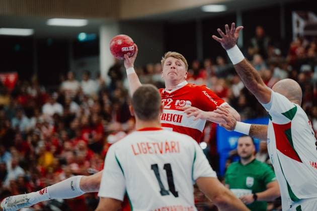 HANDBALL - OEHB, 100 years anniversary VIENNA,AUSTRIA,01.NOV.25 - HANDBALL - OEHB, Oesterreichischer Handballbund, Handball Austria, 100 years anniversary, test match, Austria vs Hungary. Image shows Patrik Ligetvari (HUN) and Lukas Hutecek (AUT).  GEPAxpictures xAlexanderxSolc