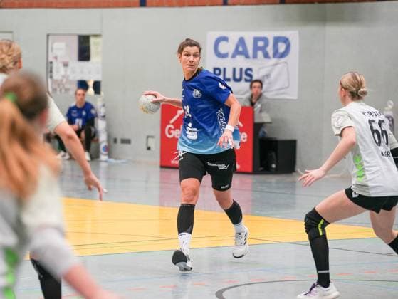 Vesna Tolic (Bergischer HC, 14) gegen Luise Albert (SV Werder Bremen, 66) Bergischer HC Frauen vs. SV Werder Bremen Frauen, Handball, 2. Bundesliga Frauen, 7. Spieltag, Saison 2025 2026, 01.11.2025 Bergischer HC Frauen vs. SV Werder Bremen Frauen, Handball, 2. Bundesliga Frauen, 7. Spieltag, Saison 2025 2026, 01.11.2025 Solingen Copyright: xEibner-Pressefoto DamianxKruczynx EP_DKI