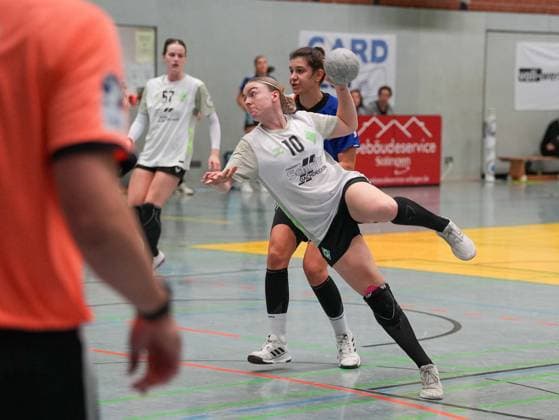 Malin Pods (SV Werder Bremen, 10) beim Torwurf Bergischer HC Frauen vs. SV Werder Bremen Frauen, Handball, 2. Bundesliga Frauen, 7. Spieltag, Saison 2025 2026, 01.11.2025 Bergischer HC Frauen vs. SV Werder Bremen Frauen, Handball, 2. Bundesliga Frauen, 7. Spieltag, Saison 2025 2026, 01.11.2025 Solingen Copyright: xEibner-Pressefoto DamianxKruczynx EP_DKI