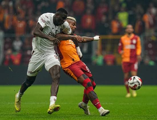 Galatasaray v Trabzonspor - Turkish Super Lig ISTANBUL, TURKIYE - NOVEMBER 1: Paul Onuachu of Trabzonspor competes during the Turkish Super Lig week 11 football match between Galatasaray and Trabzonspor at RAMS Park Stadium in Istanbul, Turkiye on November 1, 2025. Salih Zeki Fazlioglu Anadolu Istanbul Turkey. Editorial use only. Please get in touch for any other usage.  Copyright: x2025xAnadoluxSalihxZekixFazlioglux
