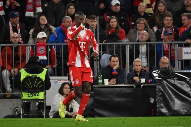 01.11.2025, xjrdrx, Fussball 1.Bundesliga, FC Bayern Muenchen - Bayer 04 Leverkusen v.l. Nicolas Jackson (FC Bayern Muenchen) nach dem Abseitstor (DFL DFB REGULATIONS PROHIBIT ANY USE OF PHOTOGRAPHS as IMAGE SEQUENCES and or QUASI-VIDEO) Muenchen
