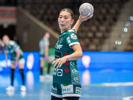 Haruno Sasaki (Frisch Auf Frauen, 32). beim Siebenmeter, Frisch Auf Goeppingen vs. HSG Blomberg-Lippe, Handball, 1. Bundesliga, Spielzeit 2025 2026, 01.11.2025 Frisch Auf Goeppingen vs. HSG Blomberg-Lippe, Handball, 1. Bundesliga, Spielzeit 2025 2026, 01.11.2025 Goeppingen Copyright: xMichaelxSchmidt Eibner-Pressefotx EP_MST