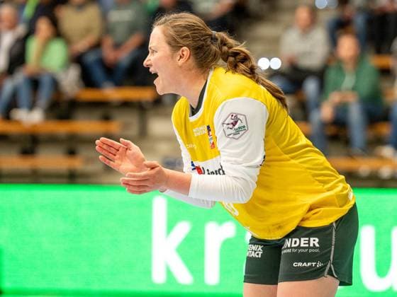 Melanie Veith (HSG Blomberg-Lippe, 16) feuert ihre Mannschaft an, Frisch Auf Goeppingen vs. HSG Blomberg-Lippe, Handball, 1. Bundesliga, Spielzeit 2025 2026, 01.11.2025 Frisch Auf Goeppingen vs. HSG Blomberg-Lippe, Handball, 1. Bundesliga, Spielzeit 2025 2026, 01.11.2025 Goeppingen Copyright: xMichaelxSchmidt Eibner-Pressefotx EP_MST
