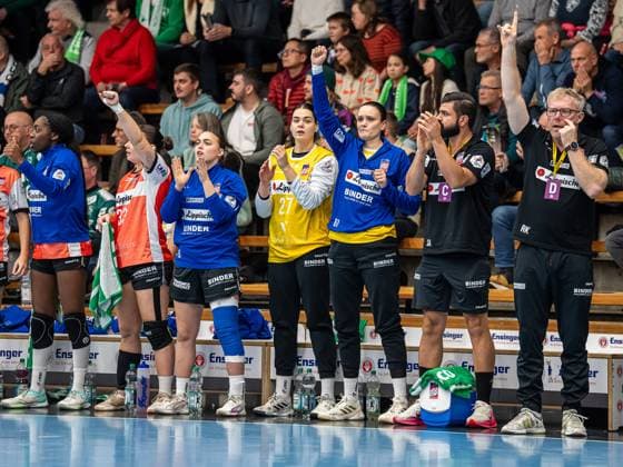 Jubel auf der Bank der HSG Blomberg-Lippe, Frisch Auf Goeppingen vs. HSG Blomberg-Lippe, Handball, 1. Bundesliga, Spielzeit 2025 2026, 01.11.2025 Frisch Auf Goeppingen vs. HSG Blomberg-Lippe, Handball, 1. Bundesliga, Spielzeit 2025 2026, 01.11.2025 Goeppingen Copyright: xMichaelxSchmidt Eibner-Pressefotx EP_MST
