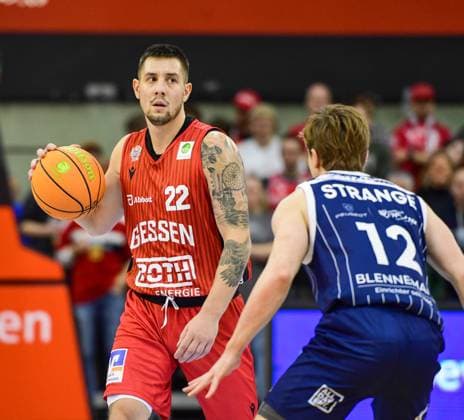 Martin Junakovic, Matthew Strange 6. Spieltag, 2.Bundesliga Pro A, 46ers, Basketball, Basketball Saison 2025 2026, BBL, Deutschland, Gießen 46ers VfL SparkassenStars Bochum, Gießen in rot, Bochum in blau, Herren