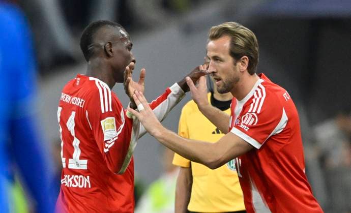 Wechsel Auswechslung Einwechslung Harry Kane FC Bayern Muenchen FCB (09) kommt fuer Nicolas Jackson FC Bayern Muenchen FCB (11) FC Bayern Muenchen FCB vs Bayer 04 Leverkusen B04 01.11.2025 DFL REGULATIONS PROHIBIT ANY USE OF PHOTOGRAPHS AS IMAGE SEQUENCES AND OR QUASI-VIDEO FC Bayern Muenchen FCB vs Bayer 04 Leverkusen B04