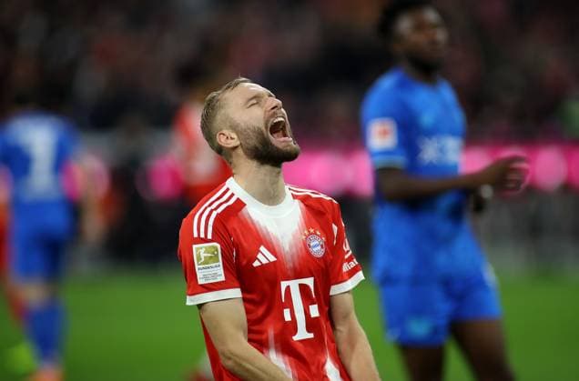 Fussball, Herren, Bundesliga, Saison 2025 2026, FC Bayern München - Bayer 04 Leverkusen, Allianz Arena Konrad Laimer (FC Bayern München) schreit, schreien nach vergebener Torchance, Mund offen, Emotion DFB, DFL regulations prohibit any use of photographs as image sequences and or quasi-video