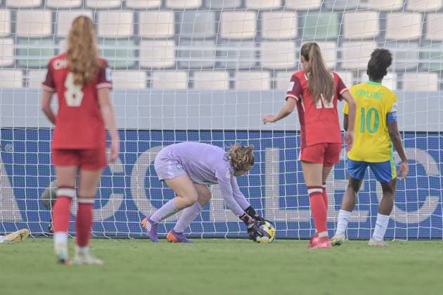 Brazil v Canada: Group A - FIFA U-17 Women s World Cup Morocco 2025 Ana Morganti, the goalkeeper of Brazil U-17, is in action during the FIFA U-17 Women s World Cup quarter-final match between Brazil and Canada in Rabat, Morocco, on November 1, 2025, at the Olympic Stadium. Rabat Morocco  Copyright: xAndreaxxAmatox originalFilename:amato-notitle251101_npVxc.jpg