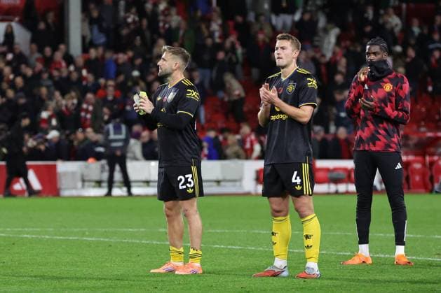 NOTTINGHAM, ENGLAND - NOVEMBER 1: Matthijs de Ligt of Manchester United, ManU and Luke Shaw of Manchester United applaud the fans on the final whistle during the Premier League match between Nottingham Forest and Manchester United at City Ground on November 1, 2025 in Nottingham, England. (Photo by James Holyoak) SPO 