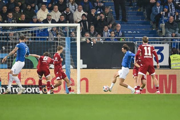 01.11.2025, Fussball, 2. Bundesliga, 11. Spieltag Saison 2025 2026, SV Darmstadt 98 - DSC Arminia Bielefeld, Fraser Hornby (SV Darmstadt) erzielt das Tor zum 1:0, xRHR-FOTO TKx