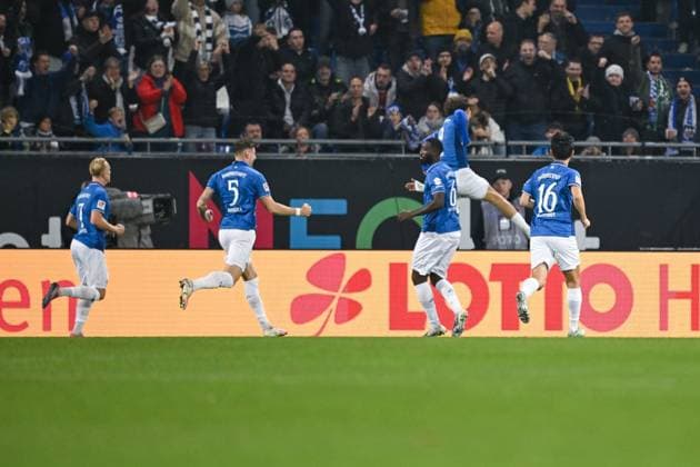 01.11.2025, Fussball, 2. Bundesliga, 11. Spieltag Saison 2025 2026, SV Darmstadt 98 - DSC Arminia Bielefeld, Fraser Hornby (SV Darmstadt) freut sich über das Tor zum 1:0 mit der Mannschaft, xRHR-FOTO TKx