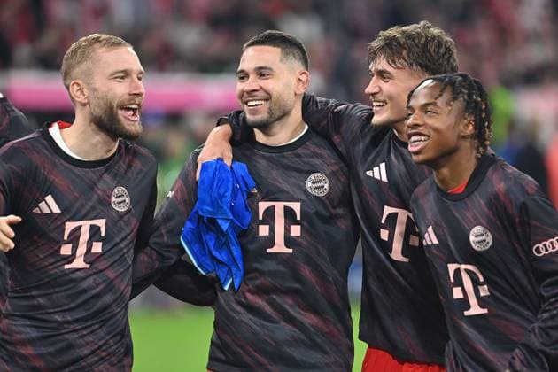 Schlussjubel, v.li:Konrad LAIMER (Bayern Muenchen),Raphael GUERREIRO (Bayern Muenchen),Tom BISCHOF (Bayern Muenchen), Wisdom MIKE (Bayern Muenchen) Jubel,Freude,Begeisterung. Fussball 1. Bundesliga Saison 2025 2026, 9.Spieltag, Spieltag09 FC Bayern Muenchen - Bayer 04 Leverkusen 3-0 am 01.11.2025 , A L L I A N Z A R E N A.