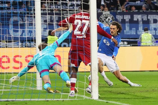 01.11.2025, xtvx, Fussball 2.Bundesliga, SV Darmstadt 98 - Arminia Bielefeld v.l. Goal scored, Tor zum 1:0 Fraser Hornby (SV Darmstadt 98) (DFL DFB REGULATIONS PROHIBIT ANY USE OF PHOTOGRAPHS as IMAGE SEQUENCES and or QUASI-VIDEO) Darmstadt
