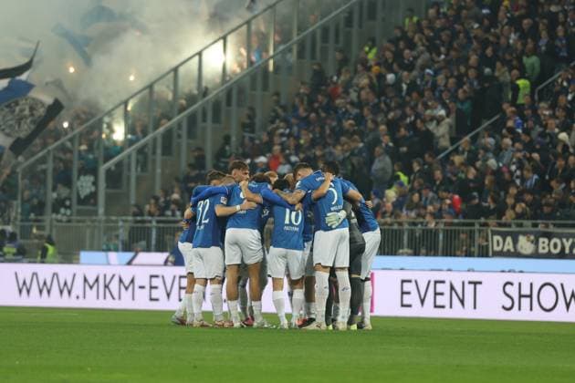 01.11.2025, xrekx, Fussball 2.Bundesliga, SV Darmstadt 98 - Arminia Bielefeld v.l. Teamkreis Darmstadt (DFL DFB REGULATIONS PROHIBIT ANY USE OF PHOTOGRAPHS as IMAGE SEQUENCES and or QUASI-VIDEO) Darmstadt