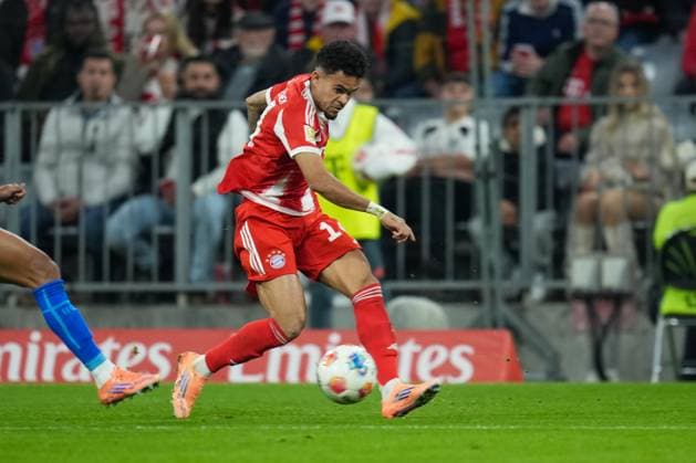 Luis Diaz 14 (FC Bayern Muenchen), FC Bayern Muenchen vs. Bayer 04 Leverkusen, Fussball, 1. Bundesliga, 9. Spieltag, 01.11.2025 DFB regulations prohibit any use of photographs as image sequences and or quasi-video Muenchen Bayern Deutschland