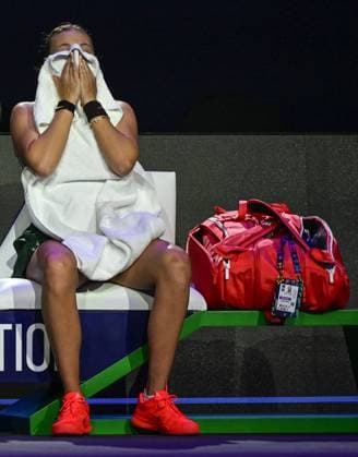 WTA, Tennis Damen Finals 2025 in Riyadh - Day One RIYADH, SAUDI ARABIA – NOVEMBER 01: Amanda Anisimowa of of the United States plays against Elena Rybakina of Kazakhstan during their match on Day 1 of the 2025 WTA Finals, part of the Hologic WTA Tour, at King Saud University Indoor Arena in Riyadh, Saudi Arabia, on November 1, 2025. Artur Widak Anadolu Riyadh Saudi Arabia. Editorial use only. Please get in touch for any other usage.  Copyright: x2025xAnadoluxArturxWidakx