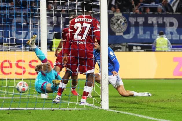 01.11.2025, xtvx, Fussball 2.Bundesliga, SV Darmstadt 98 - Arminia Bielefeld v.l. Goal scored, Tor zum 1:0 Fraser Hornby (SV Darmstadt 98) (DFL DFB REGULATIONS PROHIBIT ANY USE OF PHOTOGRAPHS as IMAGE SEQUENCES and or QUASI-VIDEO) Darmstadt
