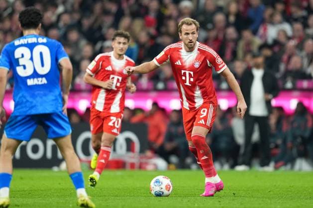 Harry Kane 9 (FC Bayern Muenchen), FC Bayern Muenchen vs. Bayer 04 Leverkusen, Fussball, 1. Bundesliga, 9. Spieltag, 01.11.2025 DFB regulations prohibit any use of photographs as image sequences and or quasi-video Muenchen Bayern Deutschland