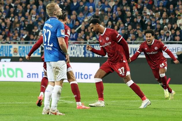 01.11.2025, xrekx, Fussball 2.Bundesliga, SV Darmstadt 98 - Arminia Bielefeld v.l. Torjubel nach dem Tor zum celebrating the goal celebrate 1:1 durch Noah Sarenren Bazee (Arminia Bielefeld) (DFL DFB REGULATIONS PROHIBIT ANY USE OF PHOTOGRAPHS as IMAGE SEQUENCES and or QUASI-VIDEO) Darmstadt