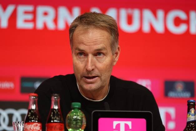 Fussball, Herren, Bundesliga, Saison 2025 2026, FC Bayern München - Bayer 04 Leverkusen, Allianz Arena Kasper Hjulmand, Trainer (Bayer 04 Leverkusen) bei der Pressekonferenz nach dem Spiel, Kopf, Portrait DFB, DFL regulations prohibit any use of photographs as image sequences and or quasi-video