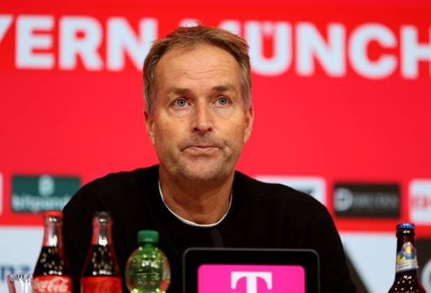 Fussball, Herren, Bundesliga, Saison 2025 2026, FC Bayern München - Bayer 04 Leverkusen, Allianz Arena Kasper Hjulmand, Trainer (Bayer 04 Leverkusen) bei der Pressekonferenz nach dem Spiel, Kopf, Portrait DFB, DFL regulations prohibit any use of photographs as image sequences and or quasi-video