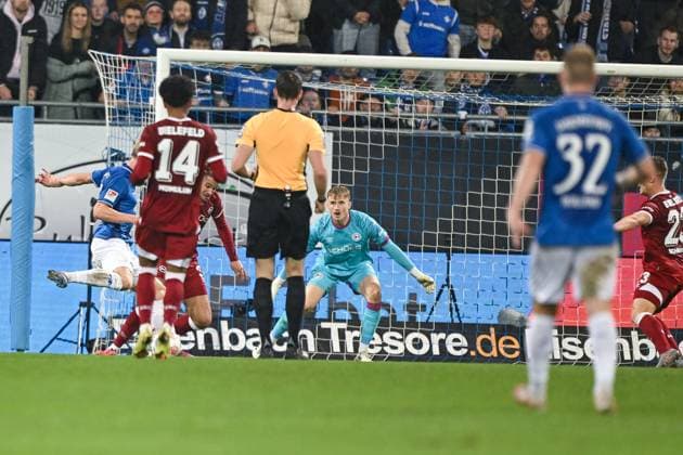 01.11.2025, Fussball, 2. Bundesliga, 11. Spieltag Saison 2025 2026, SV Darmstadt 98 - DSC Arminia Bielefeld, Isac Lidberg (SV Darmstadt) erzielt das Tor zum 2:1, xRHR-FOTO TKx