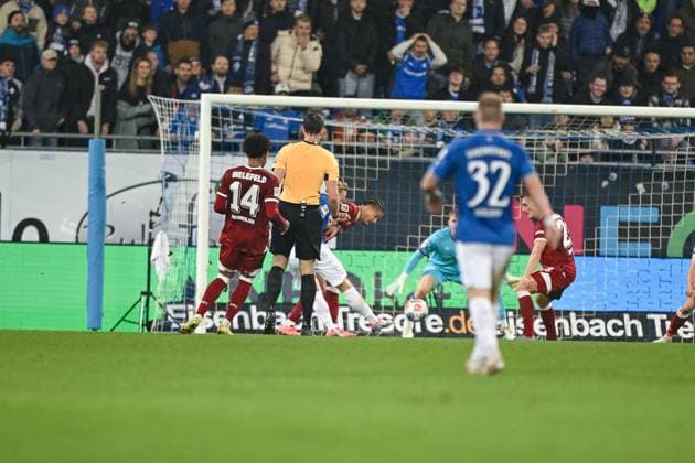 01.11.2025, Fussball, 2. Bundesliga, 11. Spieltag Saison 2025 2026, SV Darmstadt 98 - DSC Arminia Bielefeld, Isac Lidberg (SV Darmstadt) erzielt das Tor zum 2:1, xRHR-FOTO TKx