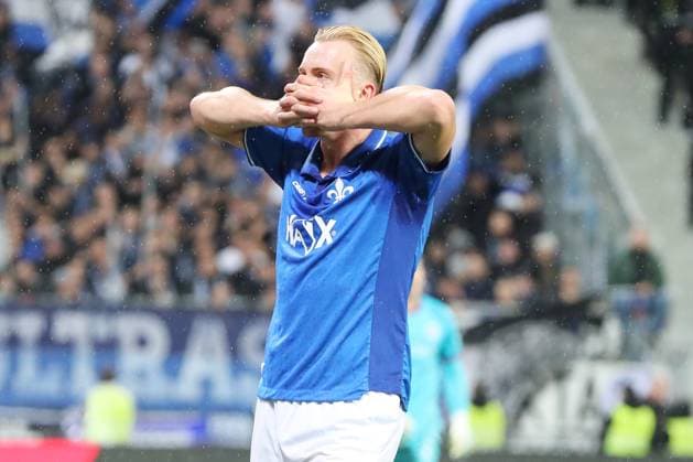 01.11.2025, xtvx, Fussball 2.Bundesliga, SV Darmstadt 98 - Arminia Bielefeld v.l. Goal scored, Tor zum 2:1 Isac Lidberg (SV Darmstadt 98) Torjubel, Goal celebration, celebrate the goal, celebrates scoring (DFL DFB REGULATIONS PROHIBIT ANY USE OF PHOTOGRAPHS as IMAGE SEQUENCES and or QUASI-VIDEO) Darmstadt