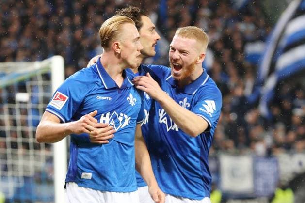 01.11.2025, xtvx, Fussball 2.Bundesliga, SV Darmstadt 98 - Arminia Bielefeld v.l. Goal scored, Tor zum 2:1 Isac Lidberg (SV Darmstadt 98) Torjubel, Goal celebration, celebrate the goal, celebrates scoring Isac Lidberg (SV Darmstadt 98) Fraser Hornby (SV Darmstadt 98) (DFL DFB REGULATIONS PROHIBIT ANY USE OF PHOTOGRAPHS as IMAGE SEQUENCES and or QUASI-VIDEO) Darmstadt