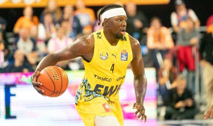 1.11.2025, Basketball, Herren, easy credit BBL, easy credit Bundesliga, BBL, Bundesliga, 6. Spieltag, Rostock Seawolves - EWE Baskets Oldenburg Brian Fobbs (EWE Baskets Oldenburg) Rostock Stadthalle Mecklenburg-Vorpommern Deutschland