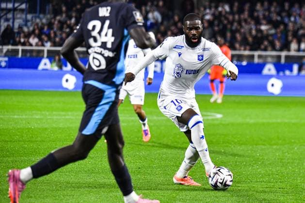 FOOTBALL : AJ Auxerre vs Olympique de Marseille - Ligue 1 - JournÃ e 11 - 01 11 2025 Lassine Sinayoko (AJ Auxerre) RennesFrance  Copyright: xBaptistexAutissierx