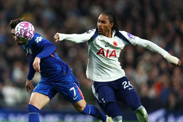 London, England, 1st November 2025. Pedro Neto of Chelsea and Djed Spence of Tottenham Hotspur challenge for the ball during the Tottenham Hotspur vs Chelsea Premier League match at the Tottenham Hotspur Stadium, London. Picture credit should read: Paul Terry Sportimage EDITORIAL USE ONLY. No use with unauthorised audio, video, data, fixture lists, club league logos or live services. Online in-match use limited to 120 images, no video emulation. No use in betting, games or single club league player publications. SPI_065_PT_Tottenham_Chelsea SPI-4252-0065