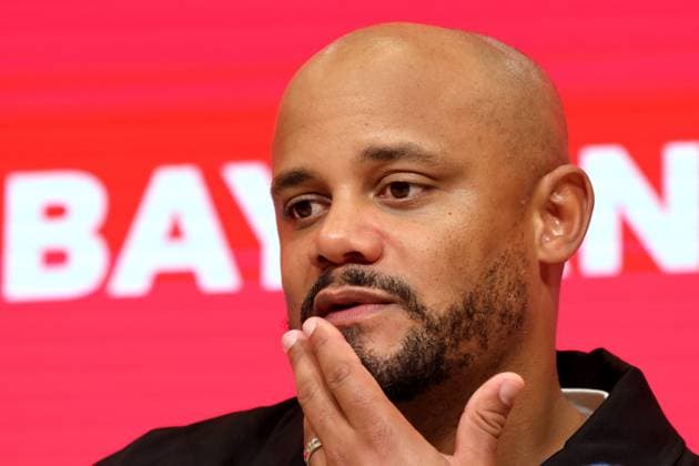 Trainer Vincent Kompany (FCB) Pressekonferenz, Porträt, Portrait, Fussball 1. BL FC Bayern München - Bayer 04 Leverkusen 01.11.2025 Allianz Arena FOTO: Mladen Lackovic LakoPress