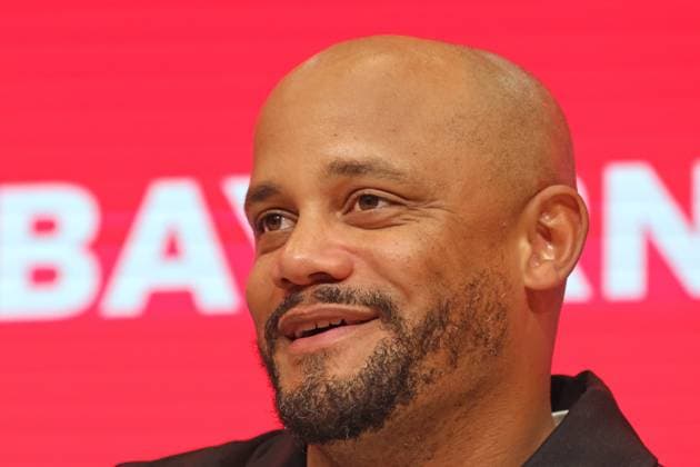 Trainer Vincent Kompany (FCB) Pressekonferenz, Porträt, Portrait, Fussball 1. BL FC Bayern München - Bayer 04 Leverkusen 01.11.2025 Allianz Arena FOTO: Mladen Lackovic LakoPress