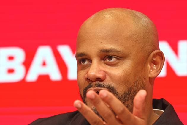 Trainer Vincent Kompany (FCB) Pressekonferenz, Porträt, Portrait, Fussball 1. BL FC Bayern München - Bayer 04 Leverkusen 01.11.2025 Allianz Arena FOTO: Mladen Lackovic LakoPress