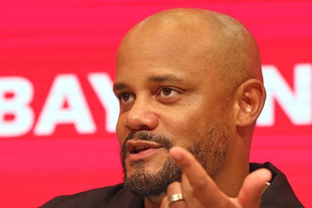 Trainer Vincent Kompany (FCB) Pressekonferenz, Porträt, Portrait, Fussball 1. BL FC Bayern München - Bayer 04 Leverkusen 01.11.2025 Allianz Arena FOTO: Mladen Lackovic LakoPress