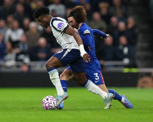 London, England, November 01 2025: Mohammed Kudus (20 Tottenham Hotspur) on the ball is held by Marc Cucurella (3 Chelsea) during the Premier League game between Tottenham Hotspur and Chelsea at Tottenham Hotspur Stadium in London, England. (Photo by Jay Patel Sports Press Photo SPP) Copyright: xJayxPatel SportsxPressxPhoto SPPx Sportspressphoto_SPR55164