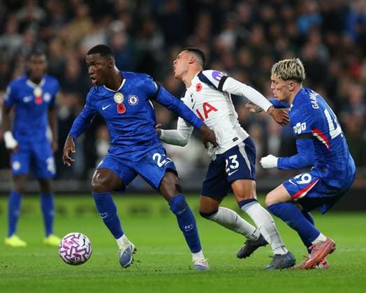 London, England, November 01 2025: Moises Caicedo (25 Chelsea) on the ball during the Premier League game between Tottenham Hotspur and Chelsea at Tottenham Hotspur Stadium in London, England. (Photo by Jay Patel Sports Press Photo SPP) Copyright: xJayxPatel SportsxPressxPhoto SPPx Sportspressphoto_SPR55168