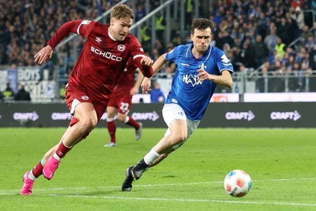 01.11.2025, xrekx, Fussball 2.Bundesliga, SV Darmstadt 98 - Arminia Bielefeld v.l. Joel Grodowski (Arminia Bielefeld) Sergio Lopez (SV Darmstadt 98) Zweikampf, Aktion, action, battle for the ball (DFL DFB REGULATIONS PROHIBIT ANY USE OF PHOTOGRAPHS as IMAGE SEQUENCES and or QUASI-VIDEO) Darmstadt