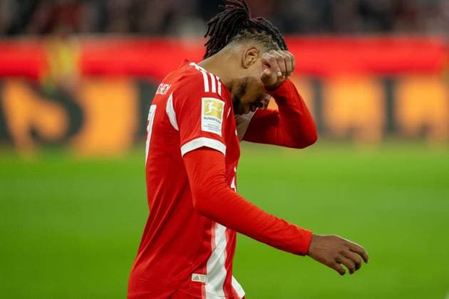 Michael Olise (FC Bayern Muenchen, 17), GER, FC Bayern Muenchen vs. Bayer 04 Leverkusen, Fussball, Bundesliga, 09. Spieltag, Spielzeit 2025 2026, 01.11.2025, DFL DFB REGULATIONS PROHIBIT ANY USE OF PHOTOGRAPHS AS IMAGE SEQUENCES AND OR QUASI-VIDEO, GER, FC Bayern Muenchen vs. Bayer 04 Leverkusen, Fussball, Bundesliga, 09. Spieltag, Spielzeit 2025 2026, 01.11.2025 Muenchen Copyright: xEibner-Pressefotox EP_EER