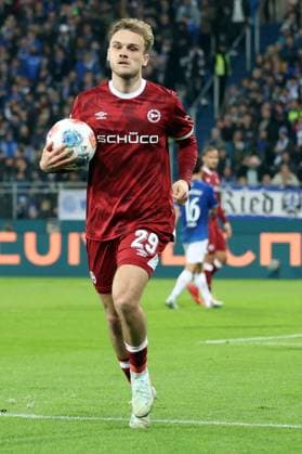 01.11.2025, xrekx, Fussball 2.Bundesliga, SV Darmstadt 98 - Arminia Bielefeld v.l. Tim Handwerker (Arminia Bielefeld) (DFL DFB REGULATIONS PROHIBIT ANY USE OF PHOTOGRAPHS as IMAGE SEQUENCES and or QUASI-VIDEO) Darmstadt