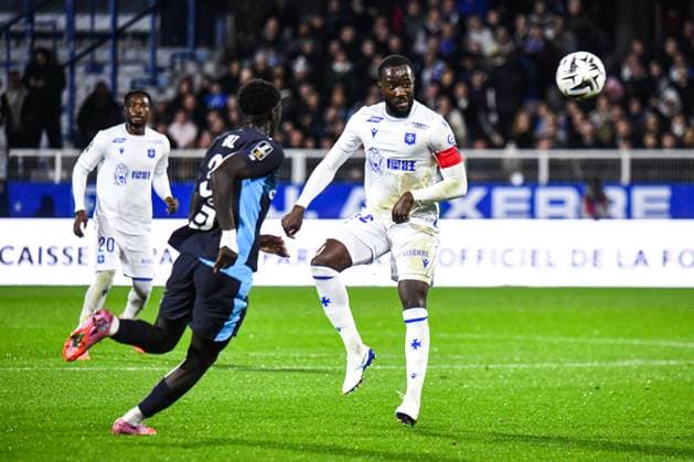 FOOTBALL : AJ Auxerre vs Olympique de Marseille - Ligue 1 - JournÃ e 11 - 01 11 2025 Elisha Owusu (AJ Auxerre) RennesFrance  Copyright: xBaptistexAutissierx