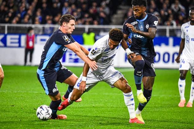 FOOTBALL : AJ Auxerre vs Olympique de Marseille - Ligue 1 - JournÃ e 11 - 01 11 2025 Danny Namaso (AJ Auxerre) Benjamin Pavard (OM) Amir Murillo (OM) RennesFrance  Copyright: xBaptistexAutissierx