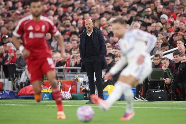 Liverpool v Aston Villa 01 November 2025, Liverpool - Premier League Football - Liverpool v Aston Villa. Liverpool Manager Arne Slot watches on (photo by Daniel Chesterton) Liverpool UK Copyright: xDanielxChestertonxOffside