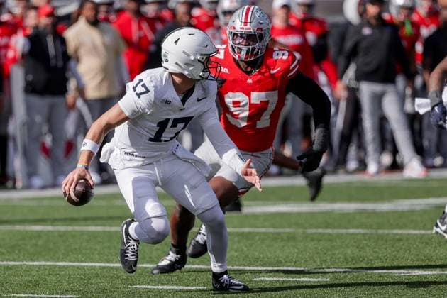 November 1, 2025, Columbus, Ohio, U.S: Penn State Nittany Lions quarterback Ethan Grunkemeyer (17) is pressured out of the pocket by Ohio State Buckeyes defensive end Kenyatta Jackson Jr. (97) during the game between the Penn State Nittany Lions and the Ohio State Buckeyes at Ohio Stadium, Columbus, Ohio. Columbus U.S - ZUMAs304 20251101_zaf_s304_030 Copyright: xScottxStuartx