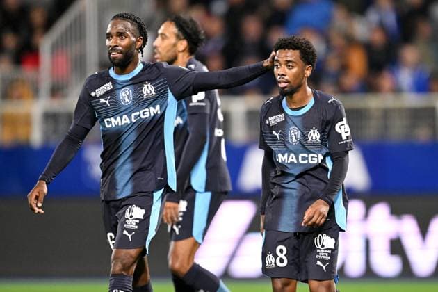 AJ Auxerre v Olympique de Marseille - Ligue 1 McDonald s 2025 2026 06 Ulisses GARCIA (om) - 08 Angel GOMES (om) during the Ligue 1 McDonald s match between Auxerre and Marseille at Stade de L Abbe-Deschamps on November 1, 2025 in Auxerre, France. Auxerre France  Copyright: xIconxSportx 776408542