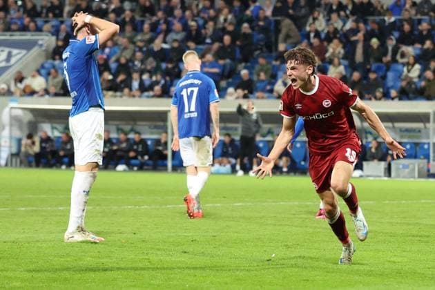 01.11.2025, xrekx, Fussball 2.Bundesliga, SV Darmstadt 98 - Arminia Bielefeld v.l. Torjubel nach dem Tor zum celebrating the goal celebrate 2:2 durch Maximilian Großer (Arminia Bielefeld) (DFL DFB REGULATIONS PROHIBIT ANY USE OF PHOTOGRAPHS as IMAGE SEQUENCES and or QUASI-VIDEO) Darmstadt